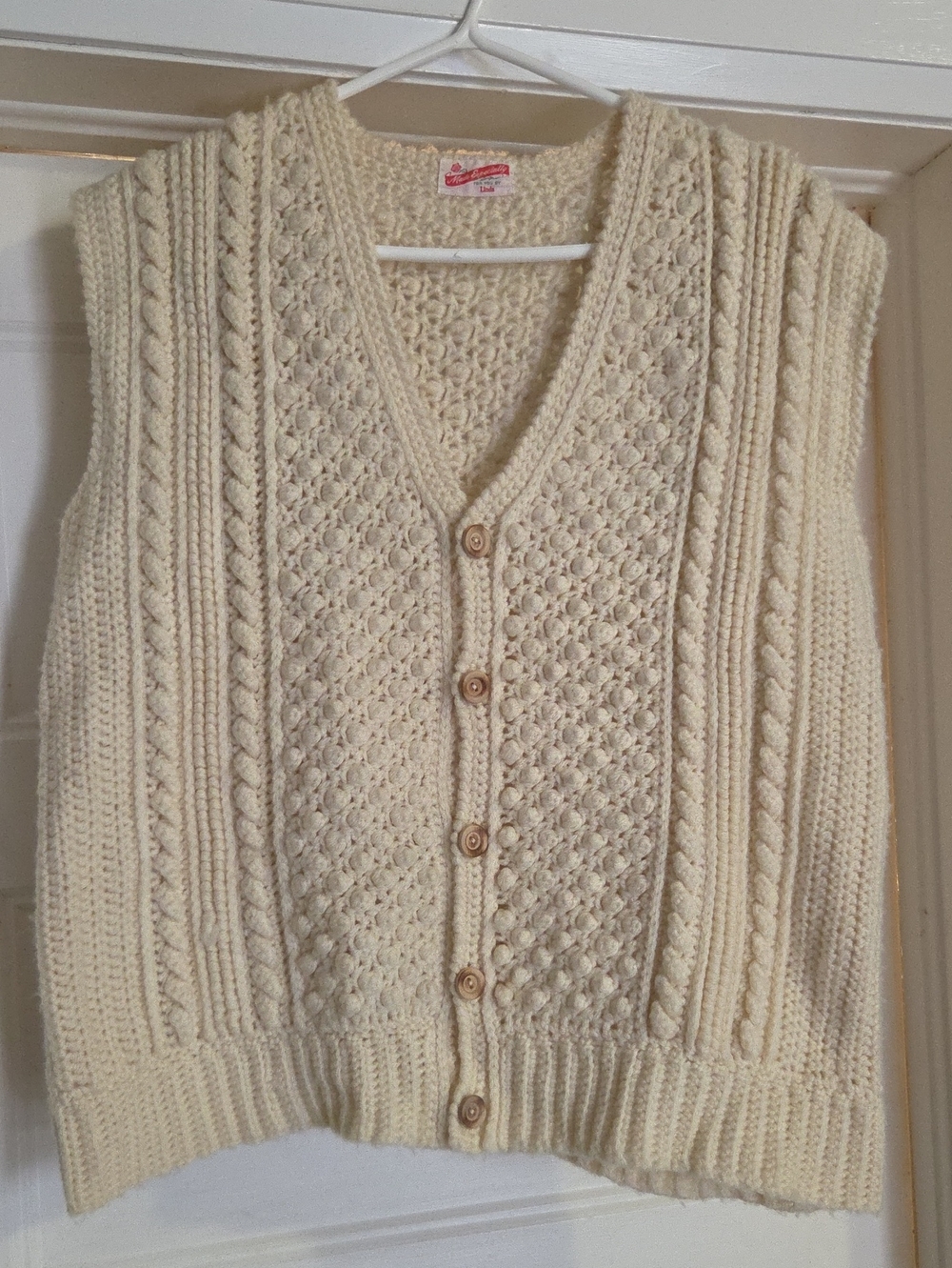 Handmade Classic Cream Cable Knit Women's Sweater Vest - Unbranded